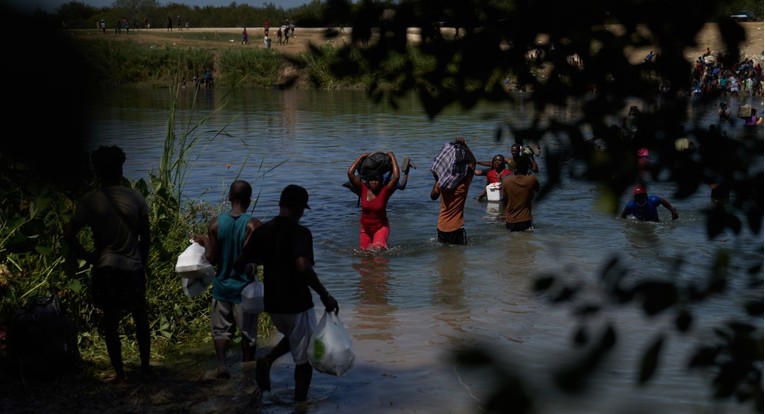 SAD prošli mjesec na granici s Meksikom uhitio rekordnih 210.000 migranata