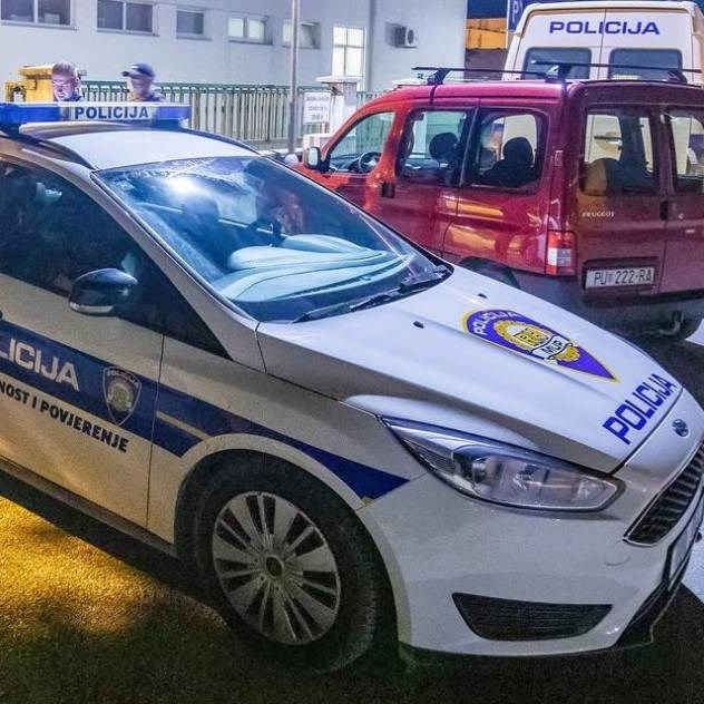 Policija: Upucali smo čovjeka u nogu, bio je mrak pa nismo vidjeli što ima u rukama
