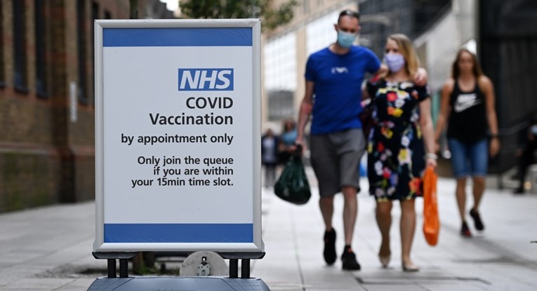 Britanski premijer za vrijeme korone rekao da samo treba pustiti da ljudi umiru?