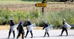 Policajci u pritvoru u Karlovcu, jedan je ozlijedio migranta, drugi to nije prijavio