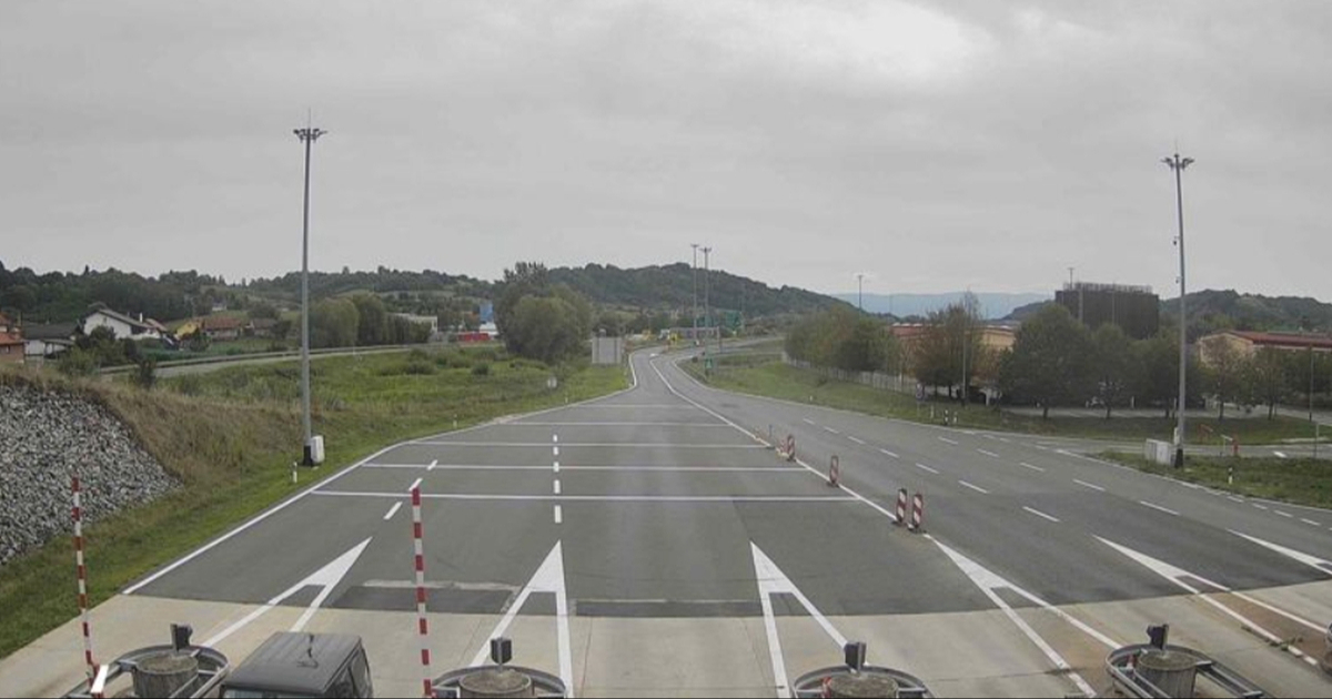 Na autocesti A2 auto izgorio do neprepoznatljivosti