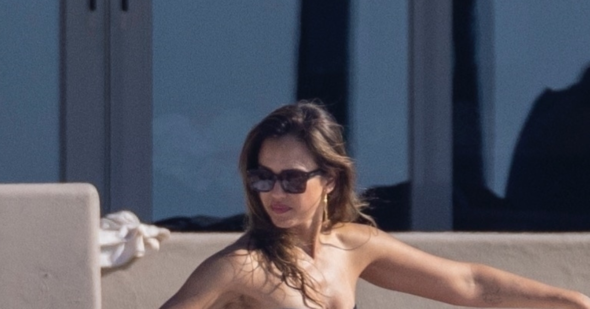 Jessica Alba (43) u crnom bikiniju uživala na obiteljskom odmoru u Meksiku