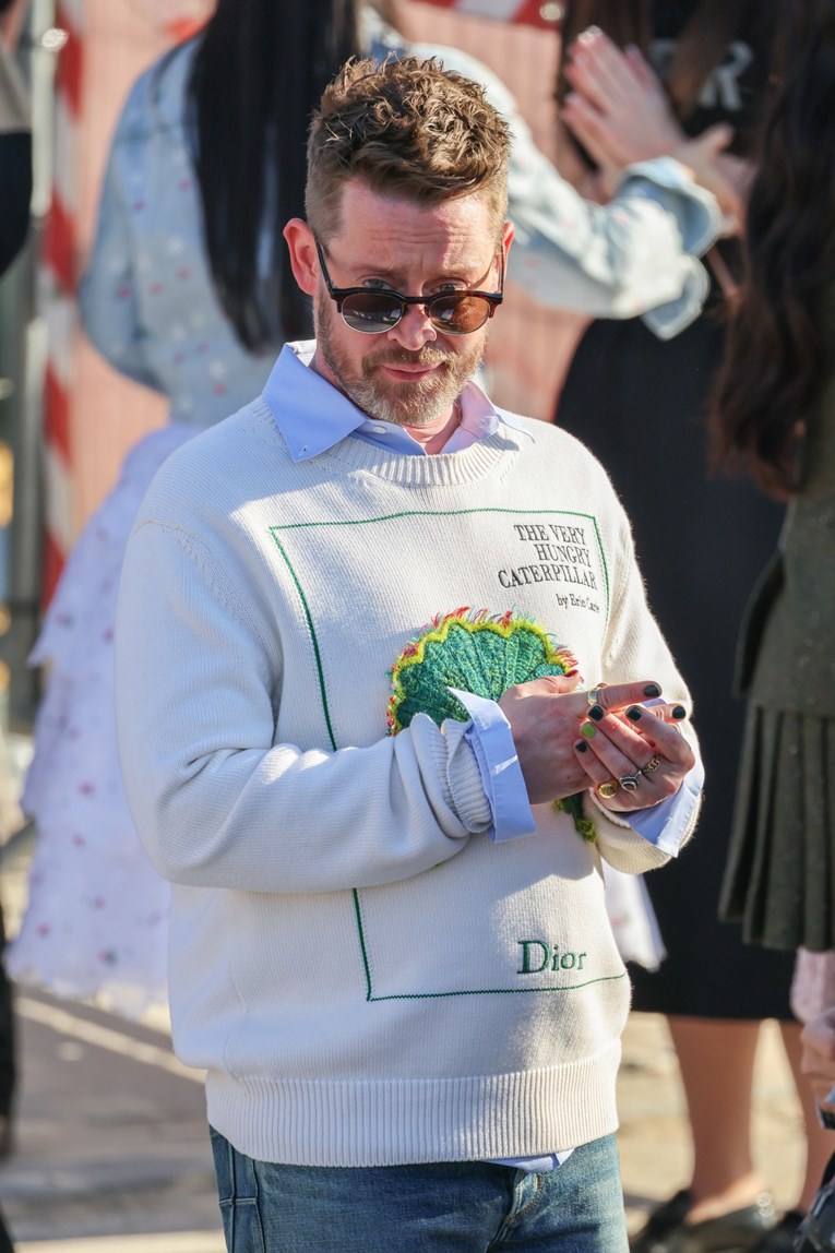 Macaulay Culkin privukao pažnju u Parizu, svi su gledali u njegove nokte