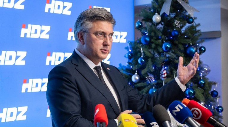 Plenković čestitao Novu godinu, obećao veće plaće, mirovine, jeftinije stanove...