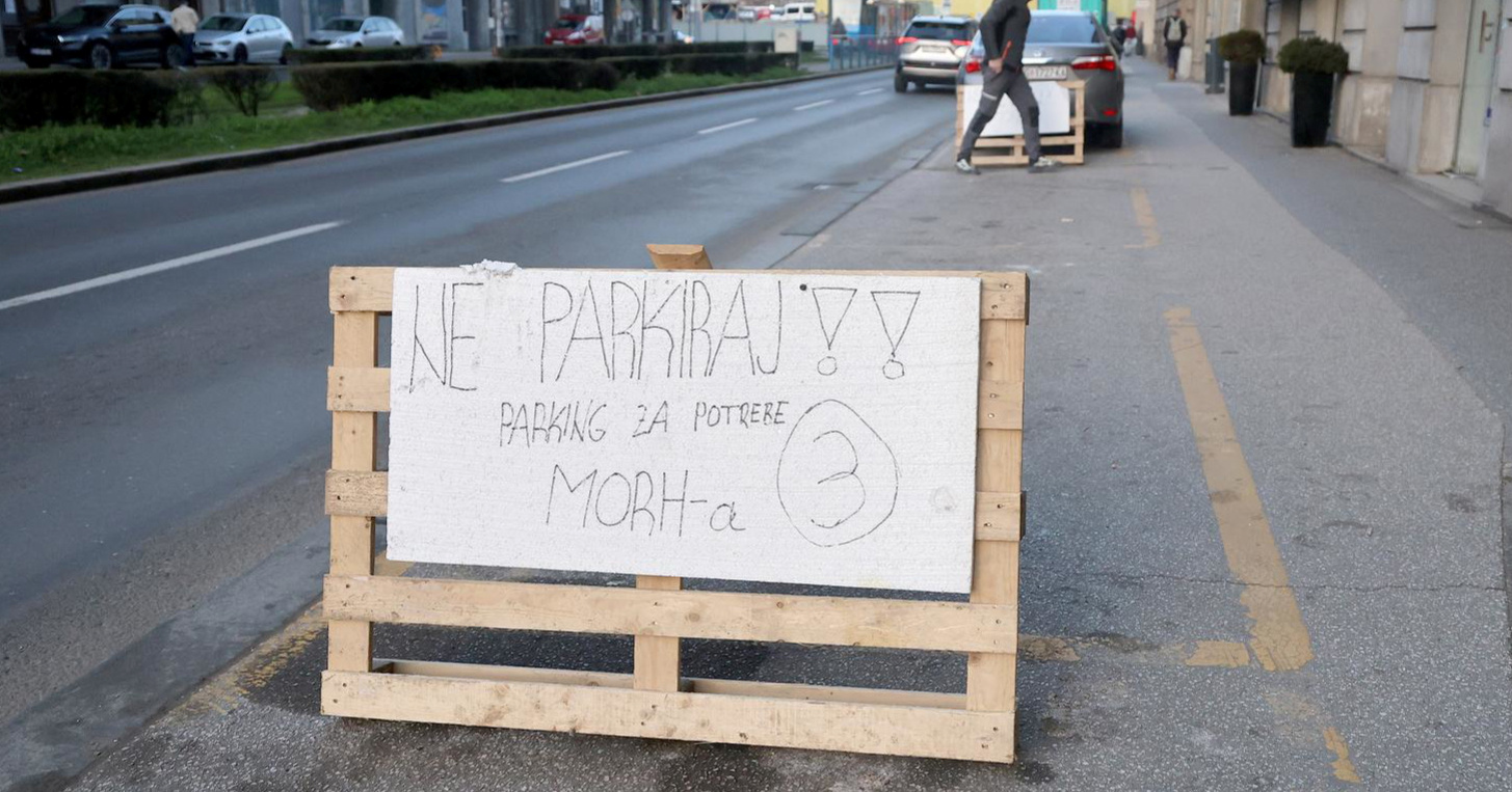 FOTO MORH si paletama čuva parkirna mjesta u centru Zagreba
