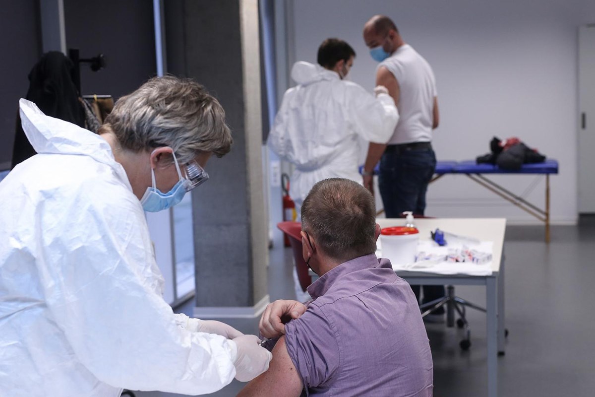 Treba li i može li cijepljenje za zdravstvene djelatnike biti obavezno?