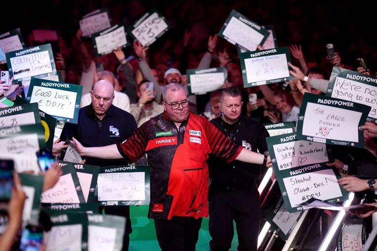 Neki tip na prvenstvu u pikadu izlazi uz pjesmu Titanium. LEGENDARNO je