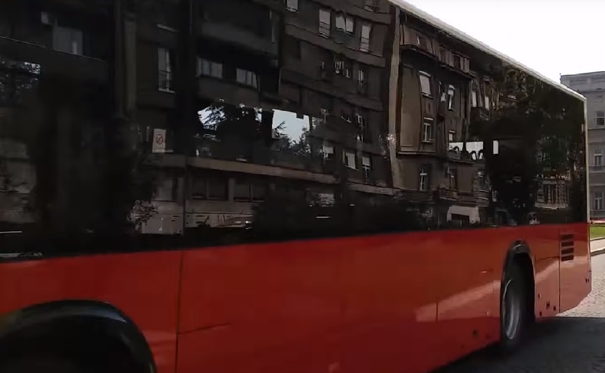 Ilegalni migrant se u Crnoj Gori sajlom zakvačio za pod autobusa, htio je u EU