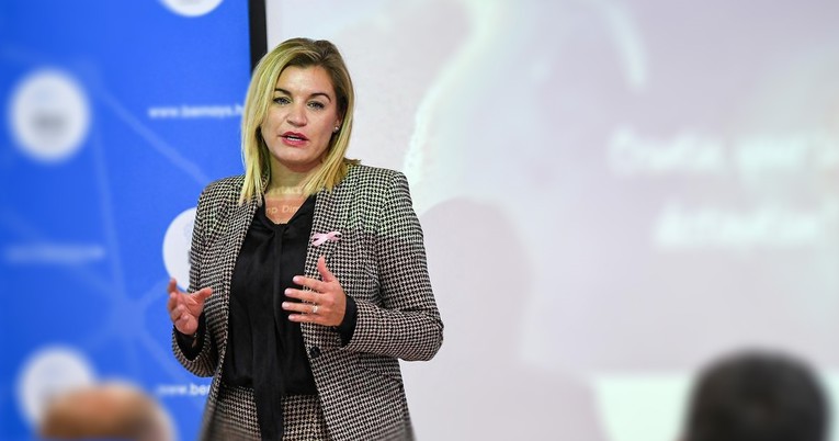 Ministrica Brnjac: Molimo za mir
