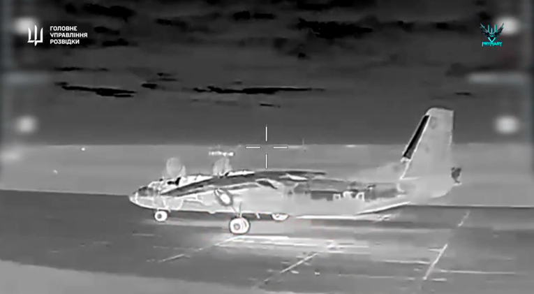 VIDEO Ukrajinci objavili snimku: Pogodili smo ruski avion An-26. Radili su mu motori