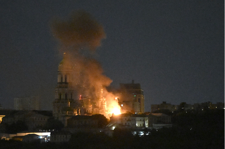 VIDEO Noćni udar na Kijev, gori jedan od simbola Ukrajine. "Rusi su barbari 21. st"