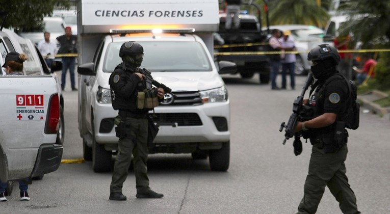 Meksički policajci uletjeli u zasjedu, 13 ih je ubijeno