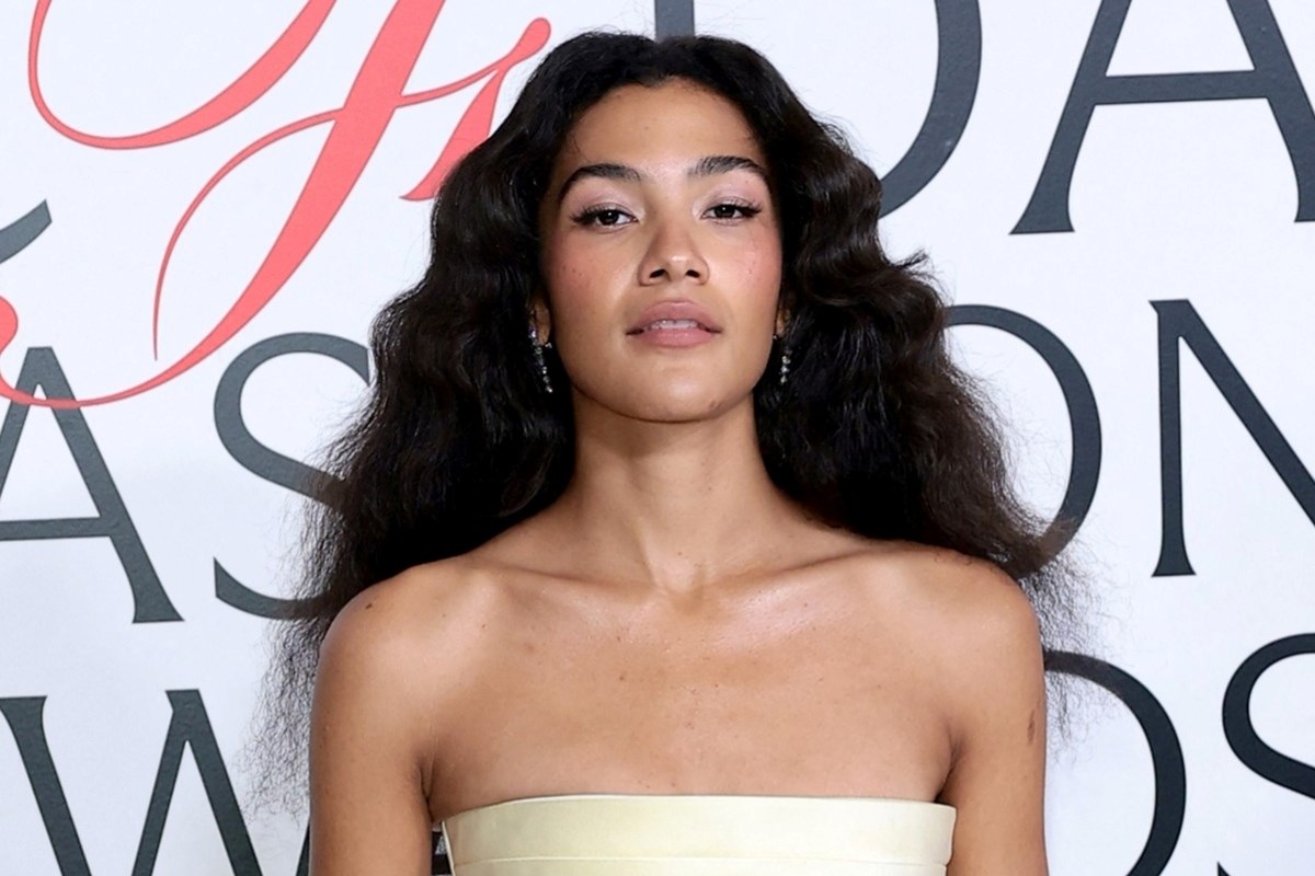 Mini crne haljine i šljokice idu na pauzu: Novi trend osvaja blagdanske partyje