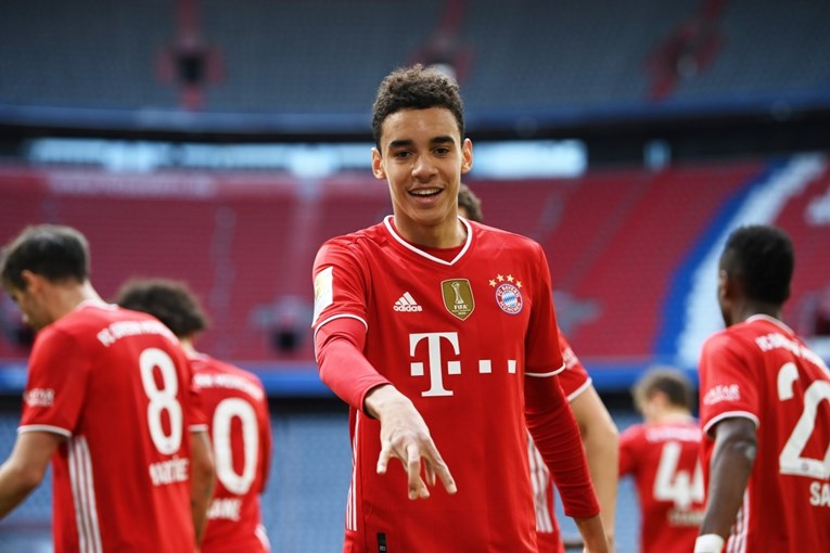 Bayern na krilima 18-godišnjaka stigao na korak do titule