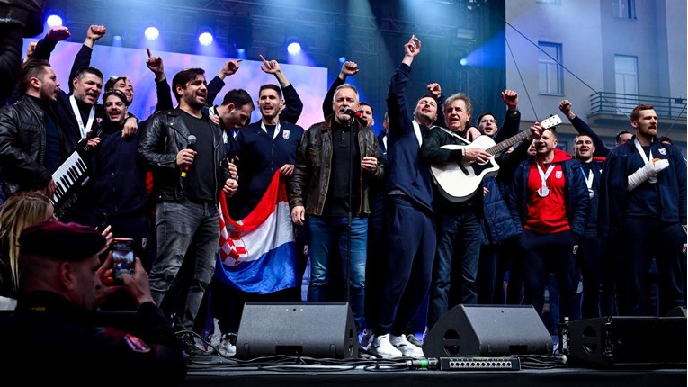 ANKETA Je li Tomašević trebao dopustiti nastup Thompsona na dočeku rukometaša?