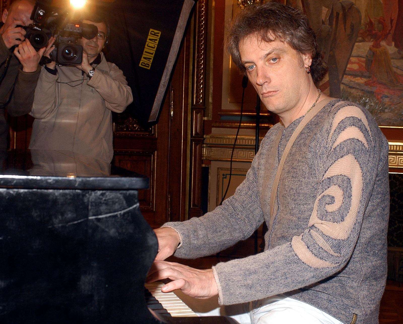 Njegovo ime sinonim je za hrvatsku glazbu. Najbliži suradnik postao mu je zet