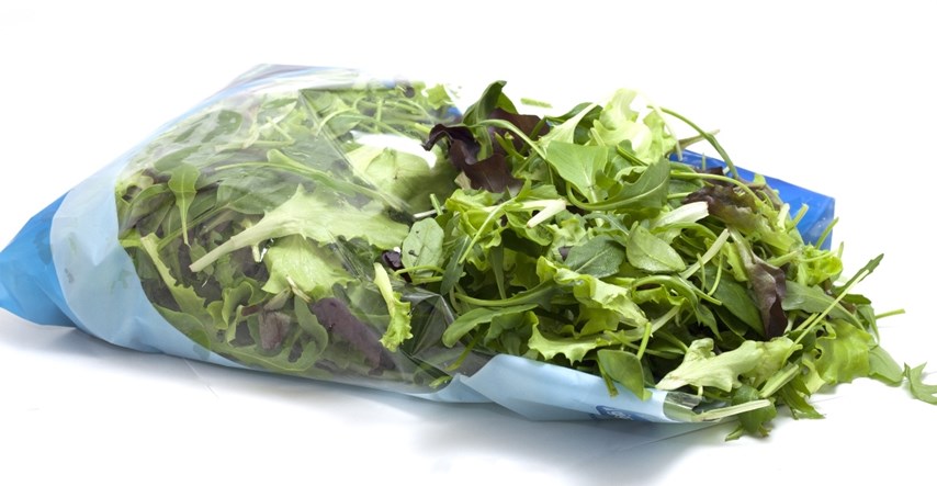 Je li narezana i zapakirana salata iz trgovine zdrava i sigurna za jelo?