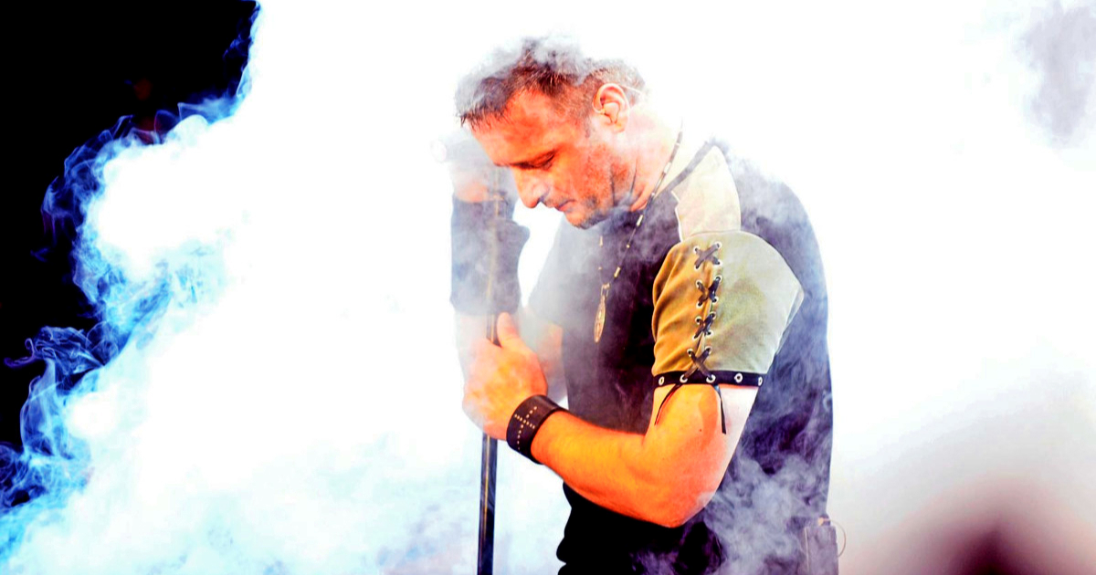 Thompson - božićni dar i lijevima i desnima