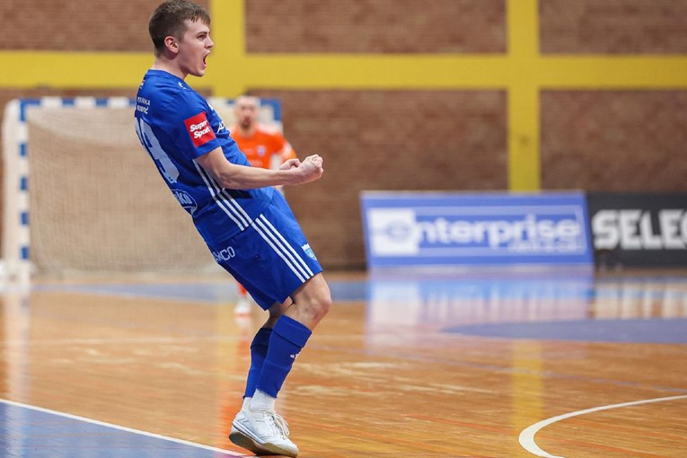 Futsal Dinamo utrpao petardu Torcidi