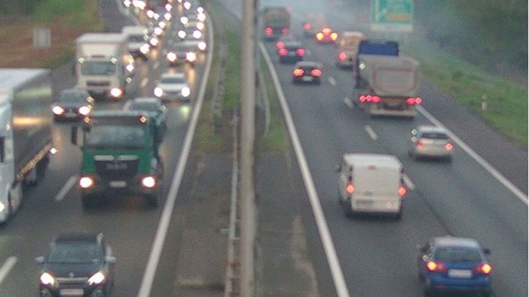 Gužva na zagrebačkoj obilaznici, magla u Lici. HAK: Budite oprezni