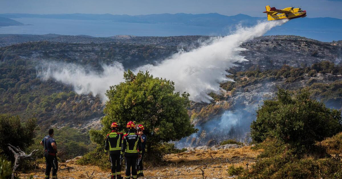 Požar na Braču ponovno se aktivirao. Noćas na terenu ostaje 250 vatrogasaca
