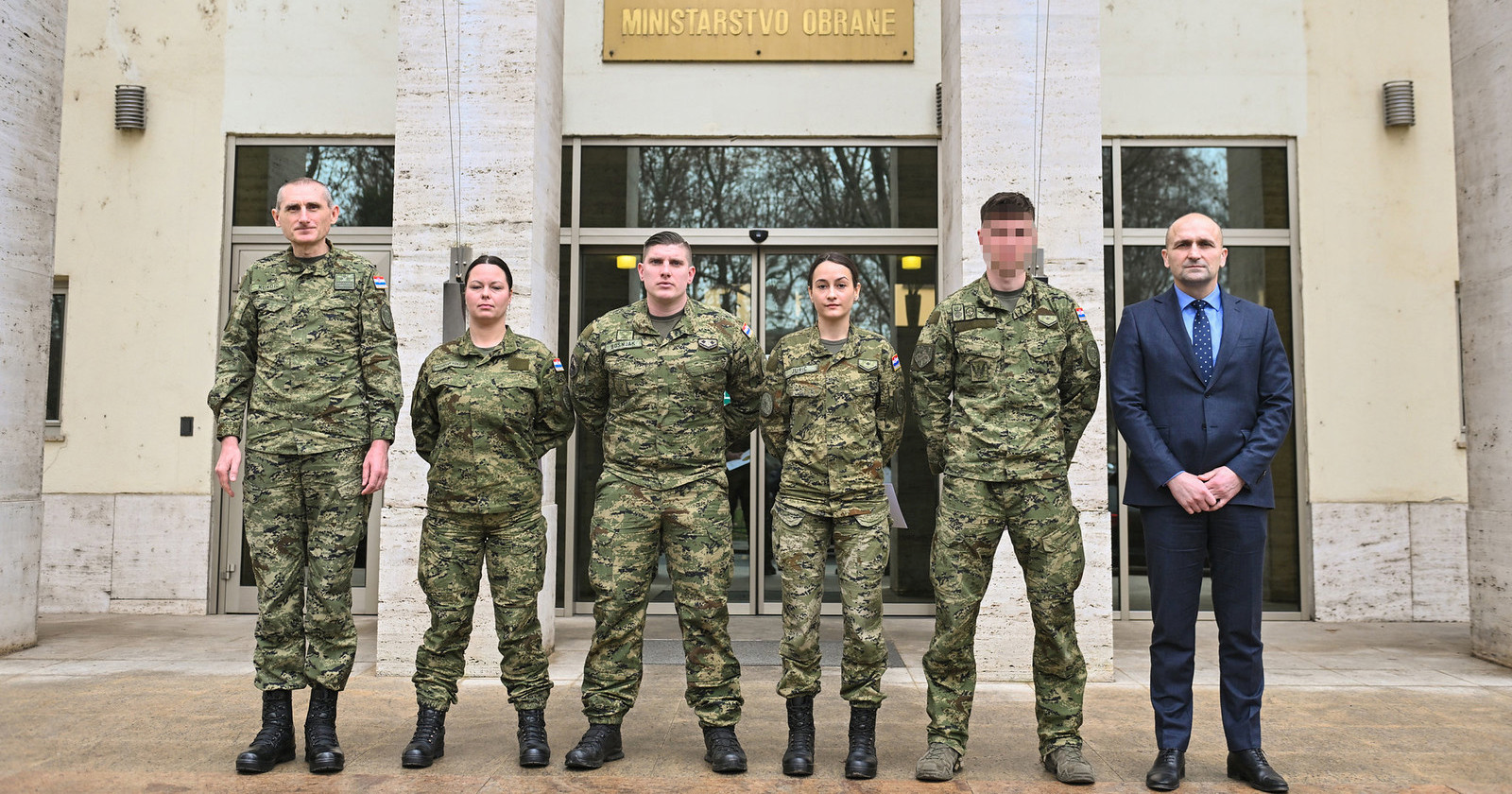 Ovo su vojnici koji su pomogli ljudima u hitnim situacijama. Dobili su pohvale