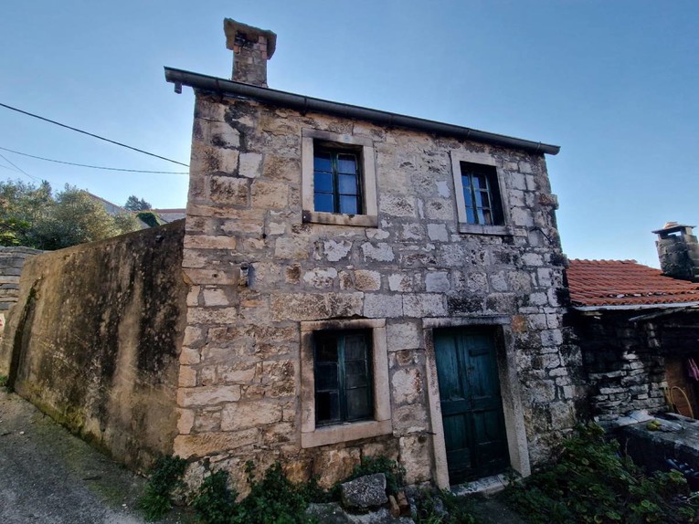Na Korčuli se prodaje kamena kuća za renovaciju. Cijena? 45.000 eura