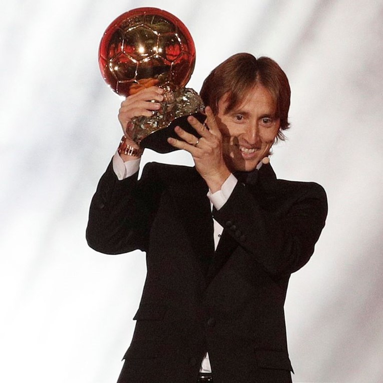 Modriću Zlatna lopta greškom čestitala rođendan danas. On se odmah javio