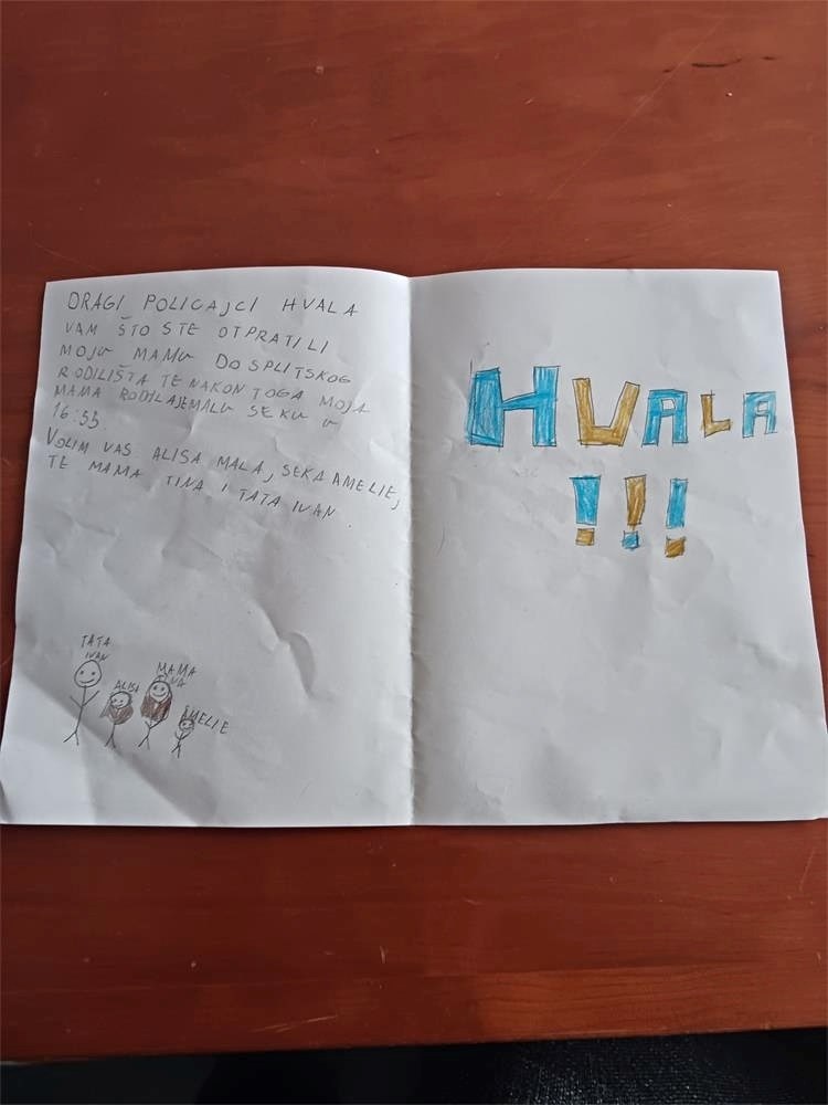 Kaštelanski policajci pomogli trudnici da dođe do rodilišta, dobili slatku zahvalnicu