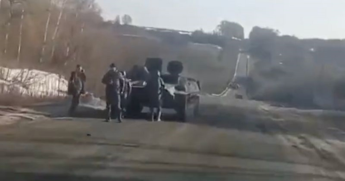 Ruskim vojnicima nestalo goriva, Ukrajinac stao i ponudio im prijevoz - do Rusije