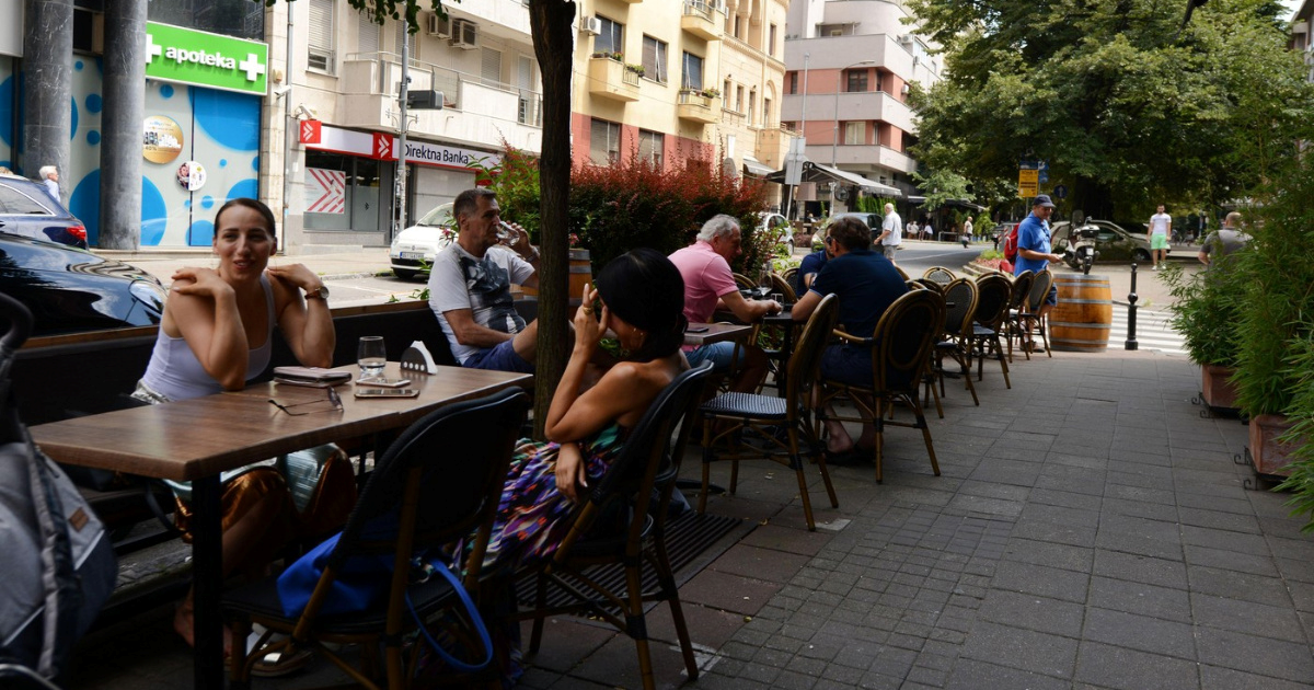 U Srbiji tražio posao konobara pa ostao u šoku: "Kazna je 1000 eura ako dam otkaz"