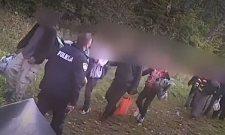 Hrvatska policija optužena da je pretukla i pokrala 18 migranata. Reagirao MUP