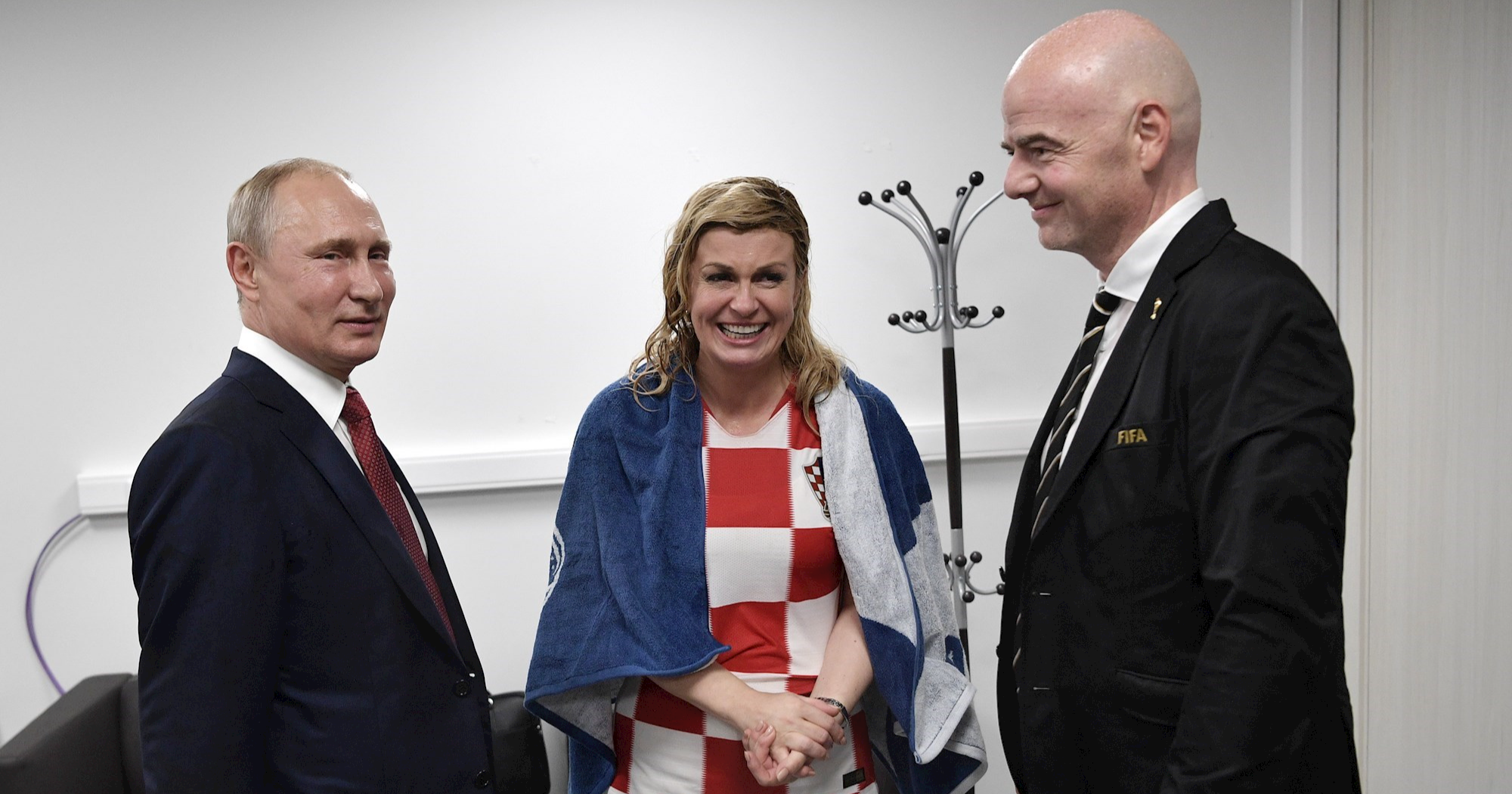 Sjećate se što je Kolinda poklonila Putinu 2018.? Britanski tabloidi se tad rugali