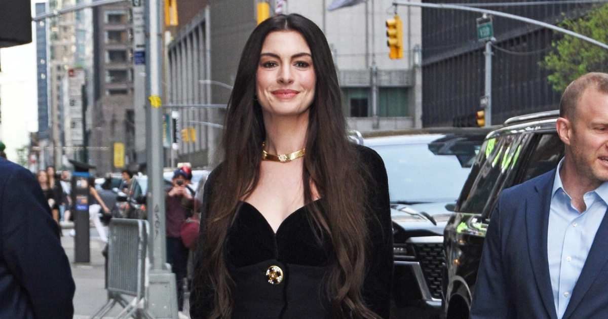 Torbica Anne Hathaway stoji 120 eura, a izgleda barem triput skuplje