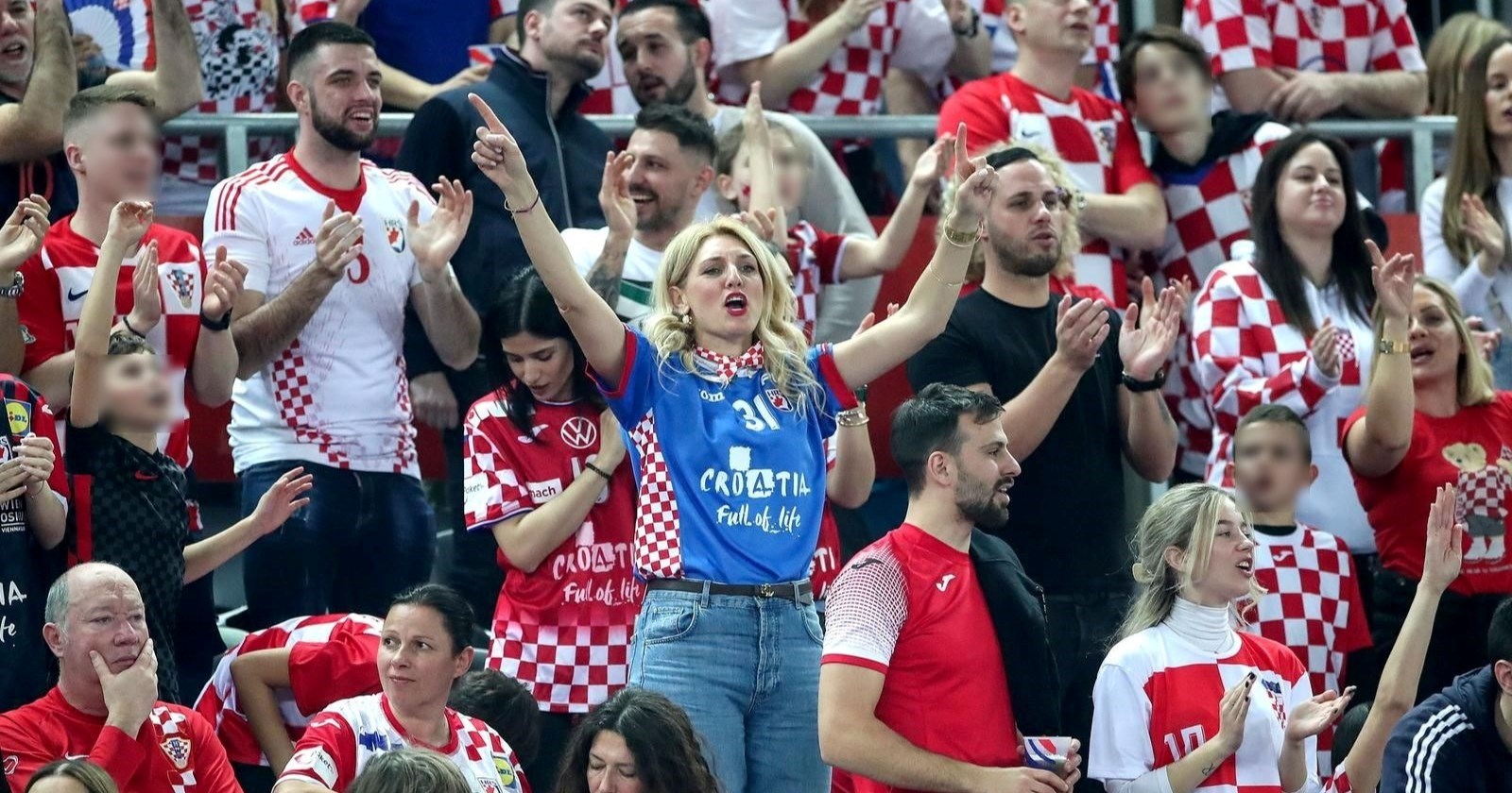 U Areni je bila potpuna ludnica, navijači pjesmom proslavili prolaz Hrvatske u finale