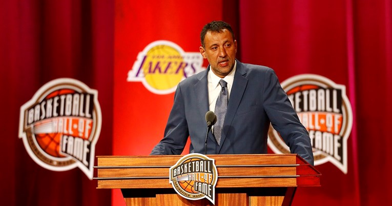 Vlade Divac podnio ostavku na mjesto generalnog menadžera Sacramento Kingsa