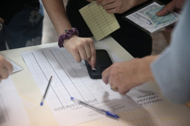 Kanadska vlada predlaže zakon o zabrani društvenih mreža za mlađe od 16