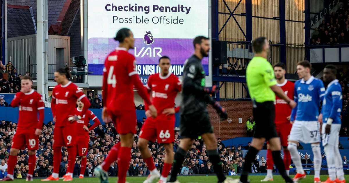 Velika većina navijača Premier lige protivi se VAR-u: "Ljudi su bijesni"