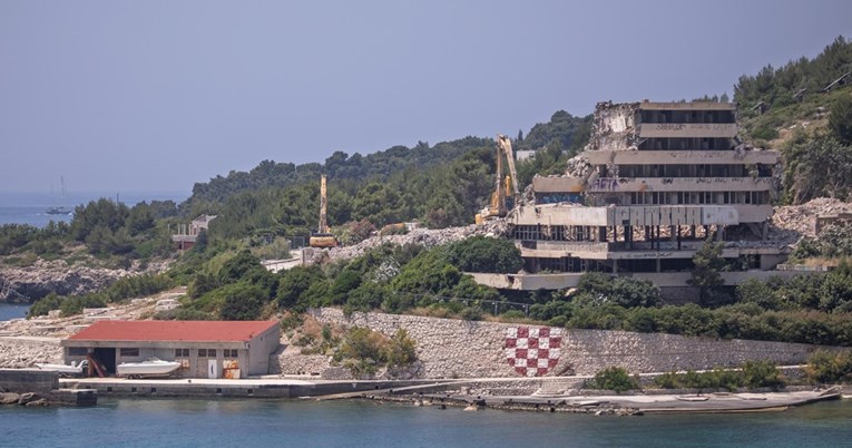 Najezda glodavaca kod zapuštenog hotelskog kompleksa u blizini Dubrovnika
