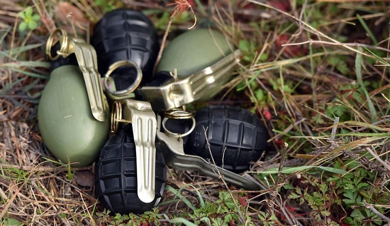 Na gradilištu u centru Pule pronađene tri ručne bombe