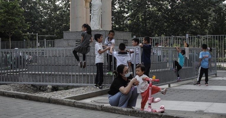 Kina priprema nacrt zakona kojim će kazniti roditelje zbog lošeg ponašanja djece