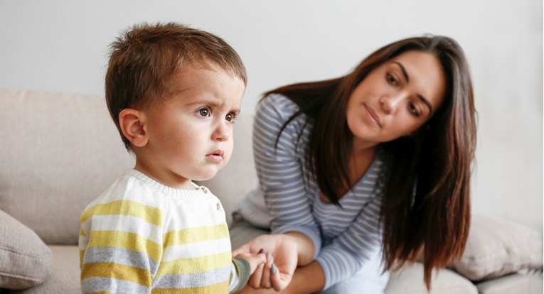 Terapeutkinja: Prestanite djeci govoriti ovih deset fraza nakon izljeva bijesa