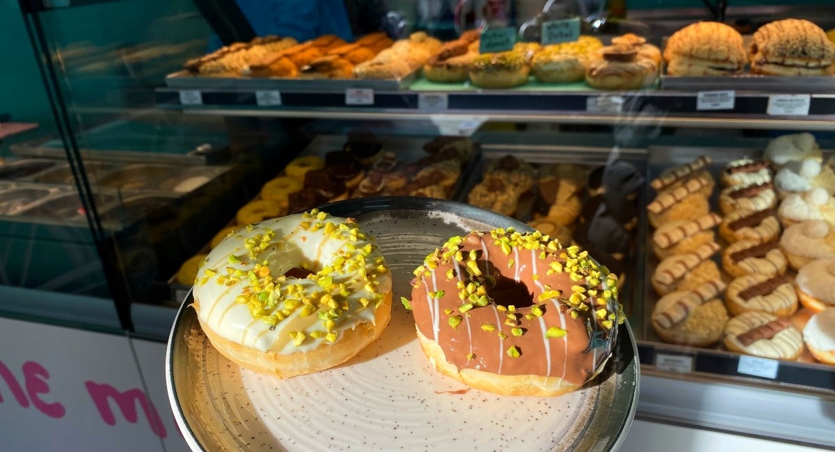 Zagrebački donut bar prošli je mjesec prodao 1800 Dubai krafni. Probali smo ih