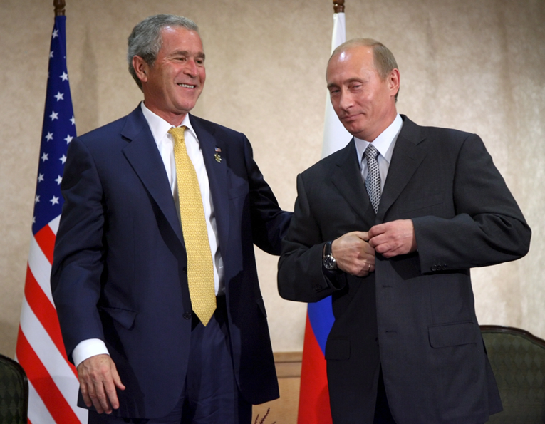 Objavljeni tajni transkripti razgovora Putina i Busha. Putin tražio ulazak u NATO