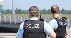Petorica njemačkih policajaca porukama slala nacističke simbole i dječju pornografiju