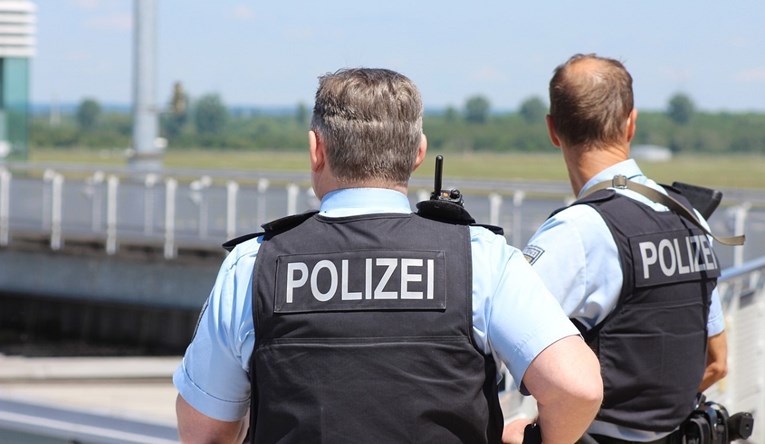 Nacistički simboli i dječja pornografija pronađeni u porukama njemačkih policajaca