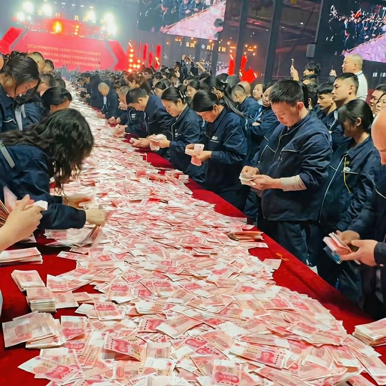 Tvrtka radnicima podijelila 26 milijuna dolara bonusa (u kešu) na partiju firme