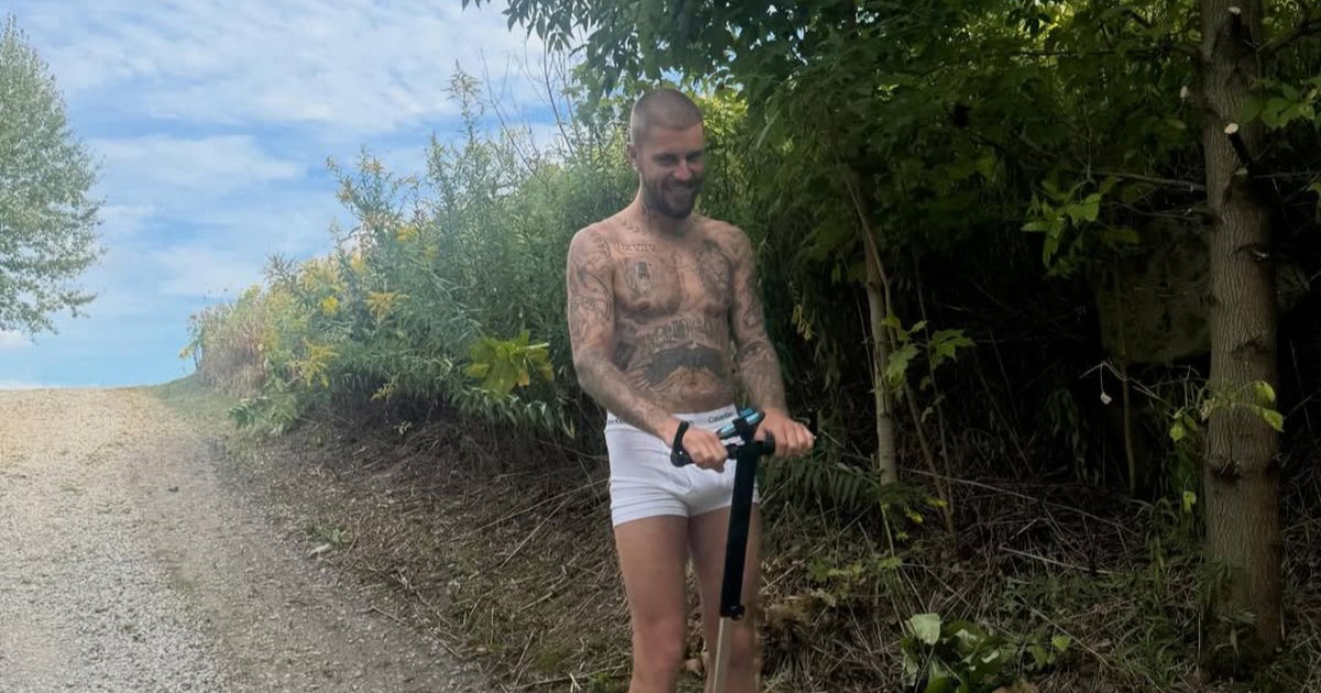 Justin Bieber se u boksericama vozio kroz šumu