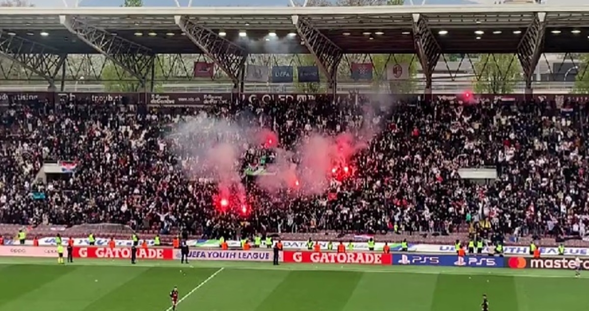 Pogledajte ludnicu na tribinama. Ovako su hajdukovci proslavili gol protiv Milana