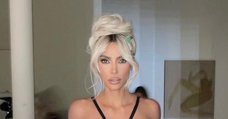 Kim Kardashian stigla na reviju u Milanu, opet imitira izgled Marilyn Monroe